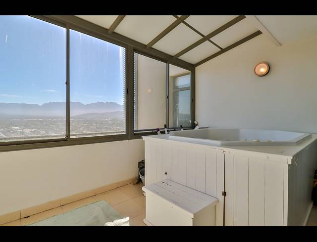 4 BEDROOM APARTMENT FOR SALE IN STRAND NORTH